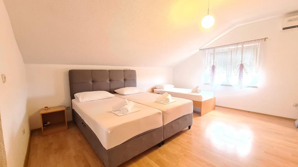 Bed, Photo of the whole room, Bedroom, towels, air conditioner
