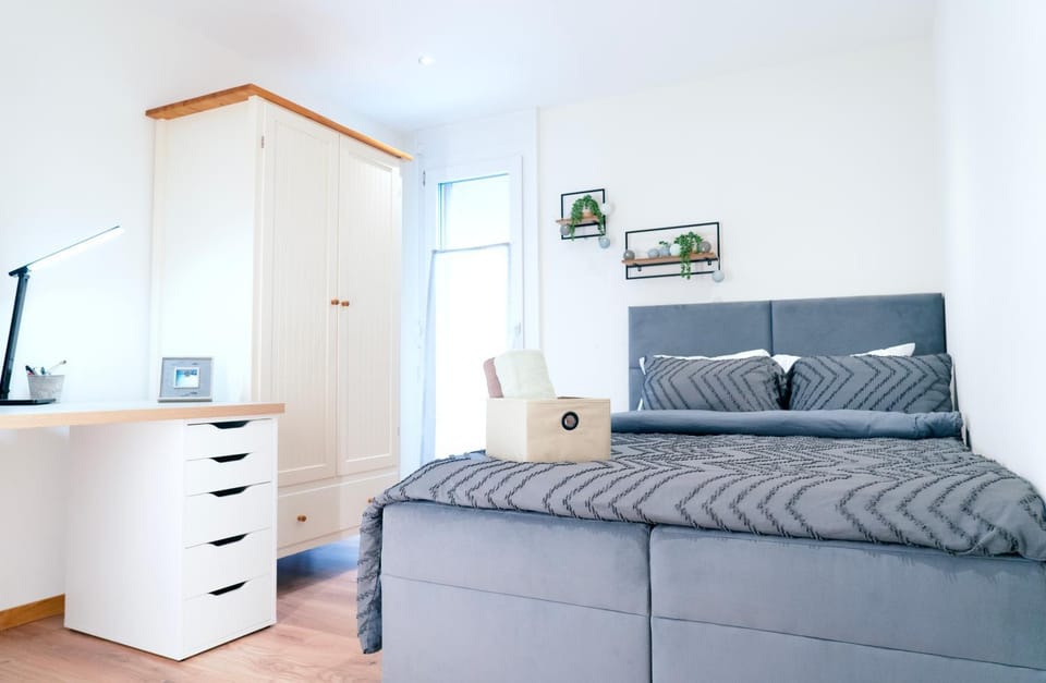 Bed, Photo of the whole room, Bedroom