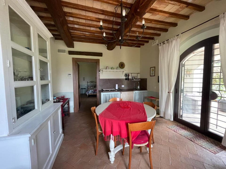 Kitchen or kitchenette, Dining area, stove