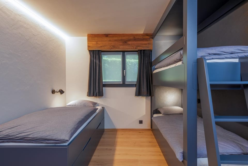 Shower, Bed, Bathroom, Kitchen or kitchenette, Living room, Bedroom