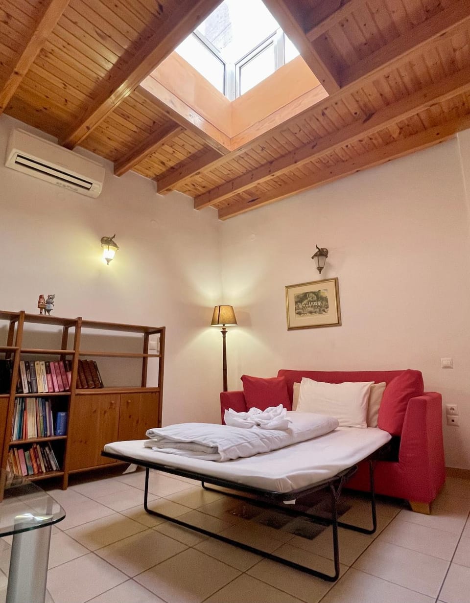 Bed, Library, Living room, Seating area, Bedroom, hair dresser, towels, air conditioner