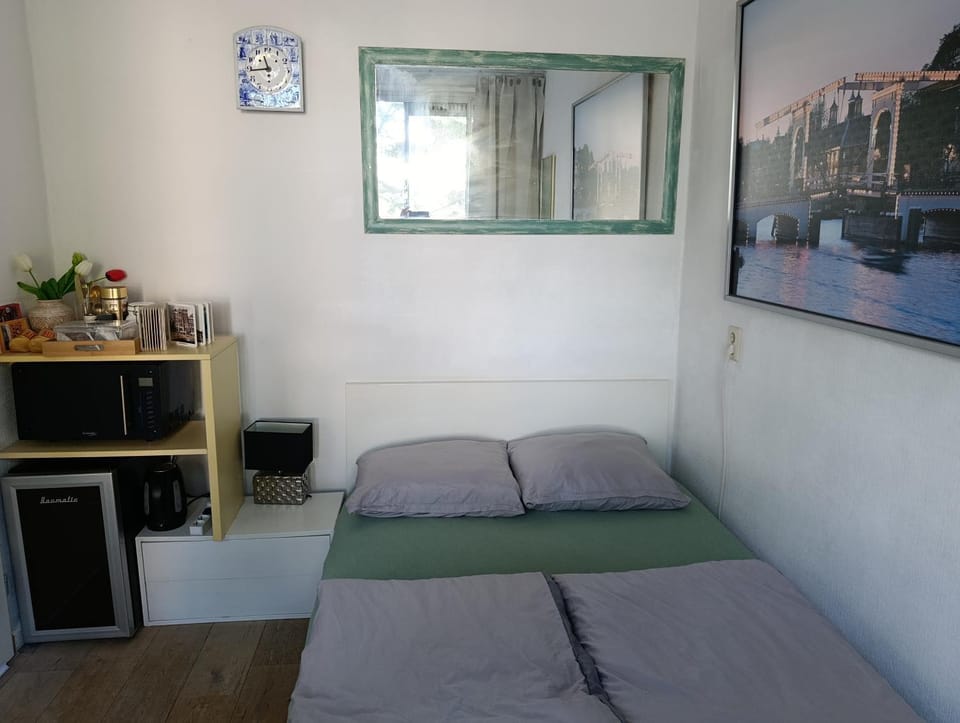 All you need, a comfy place Bed and Breakfast in Amsterdam
