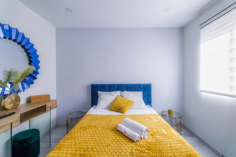 Bedroom, towels