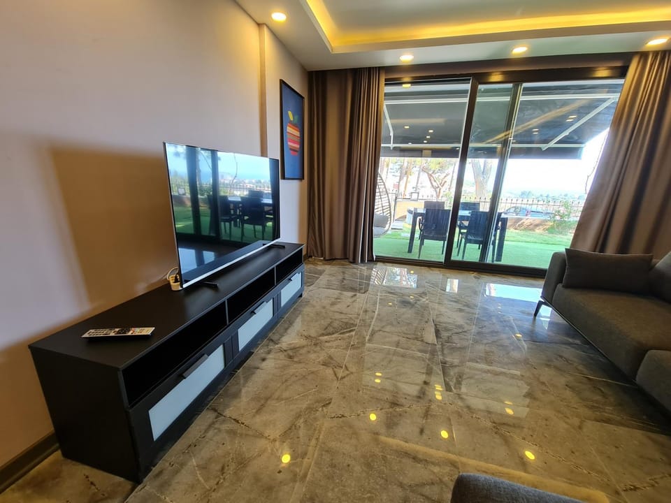 Özel havuz ve deniz manzaralı yeni villa Villa in Kusadasi