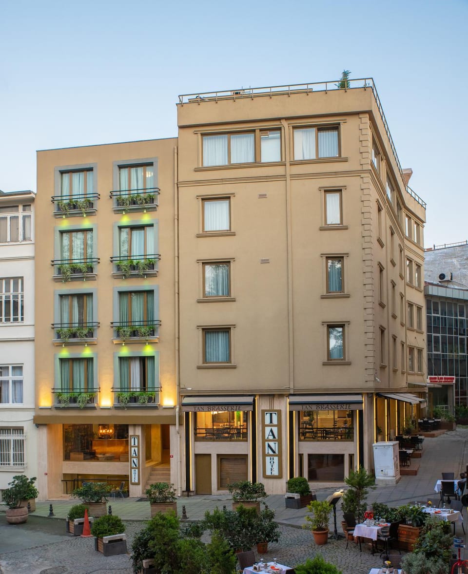 Property building, Facade/entrance
