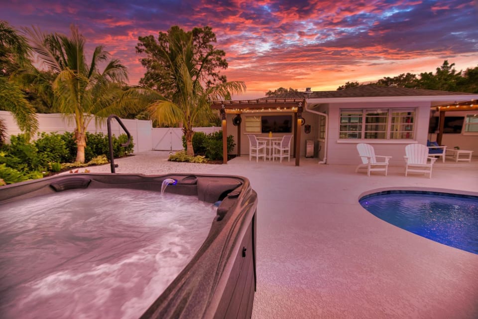 Hot Tub, Swimming pool