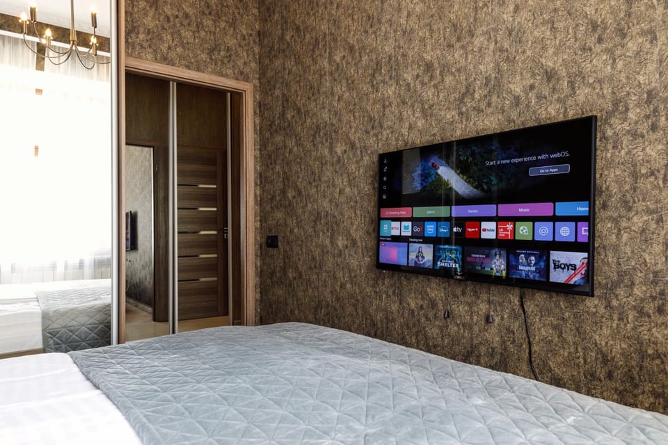 Bed, TV and multimedia, Bedroom