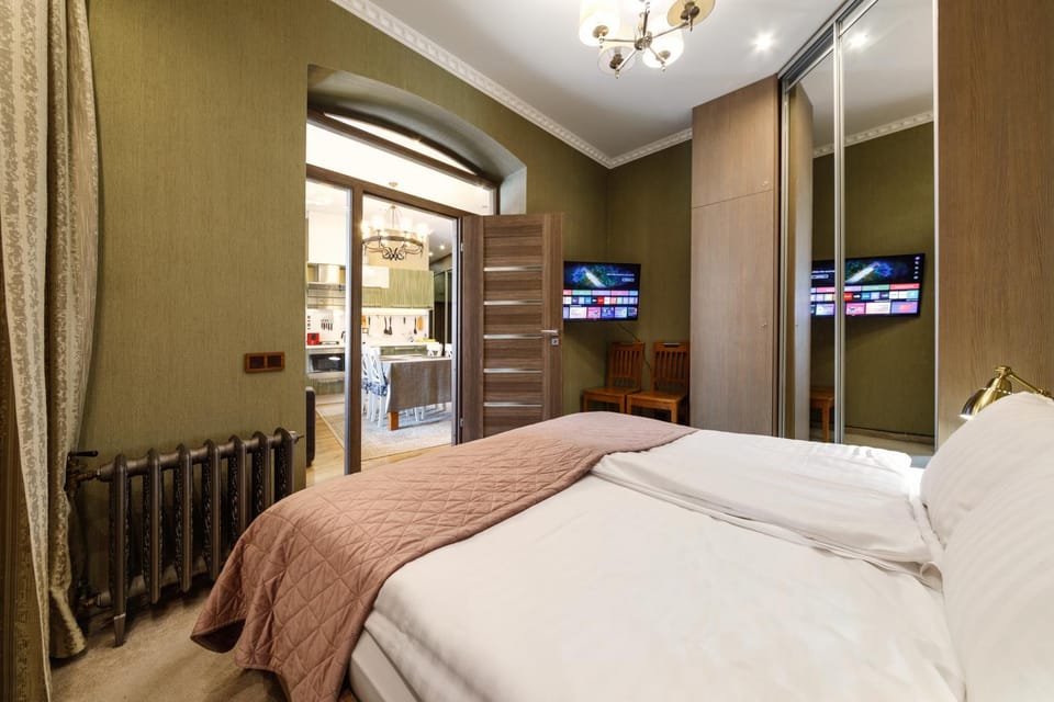 Bed, TV and multimedia, Bedroom, air conditioner