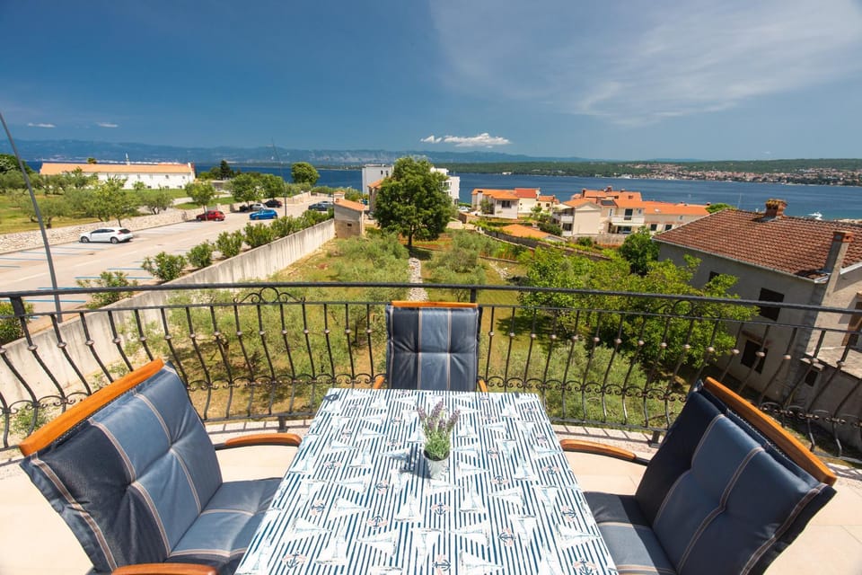 Apartments Otia Seaview Apartment in Primorje-Gorski Kotar County