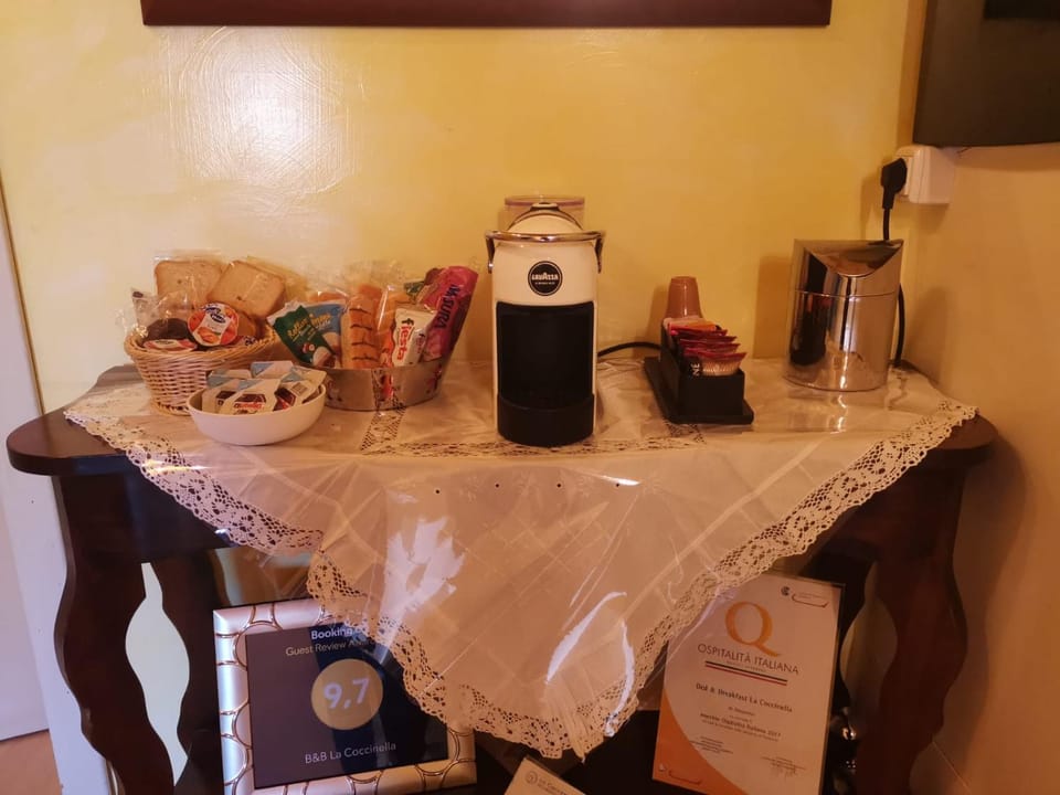 Coffee/tea facilities, Breakfast
