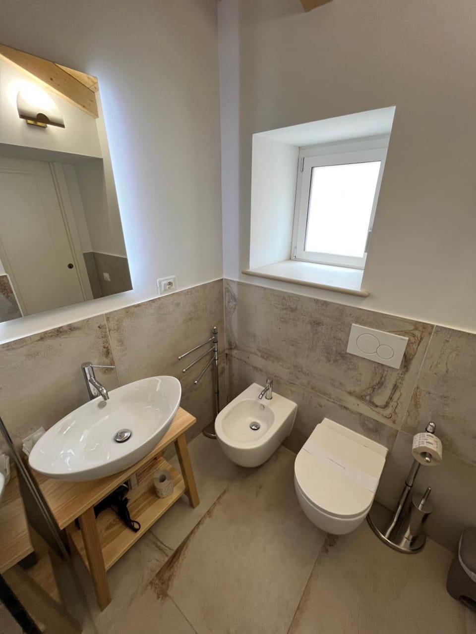Toilet, Bathroom, bidet, towels