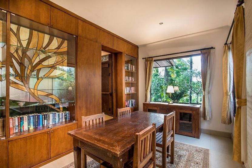 Library, Dining area
