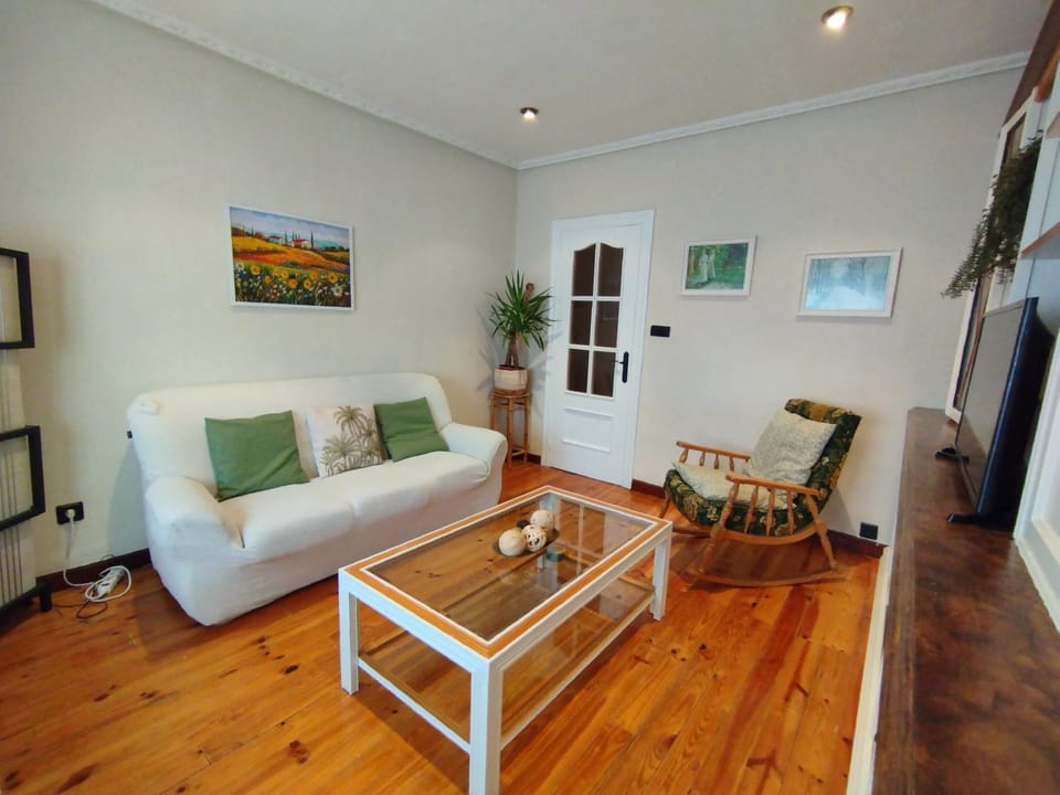 Communal lounge/ TV room, TV and multimedia, Living room