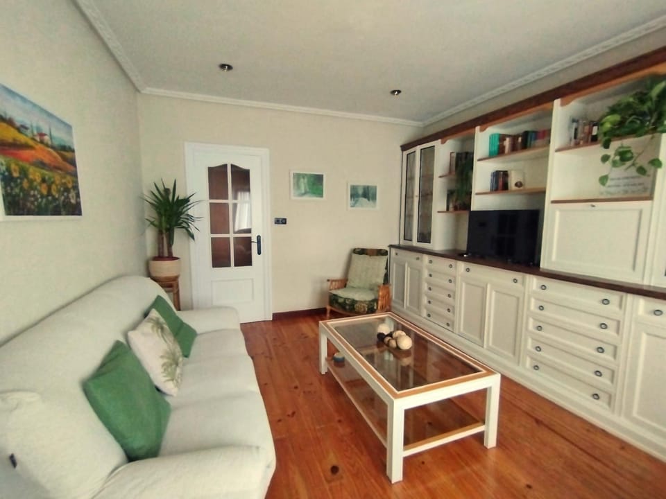 Communal lounge/ TV room, TV and multimedia, Living room