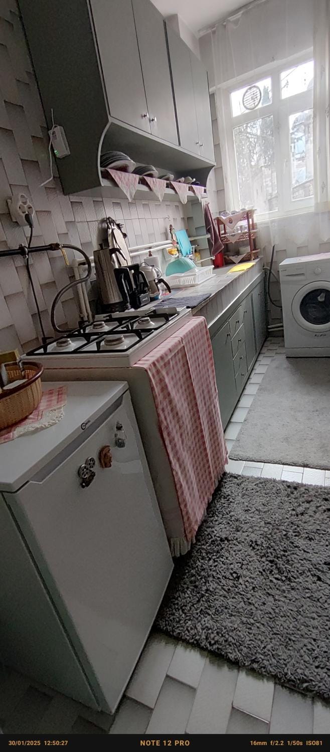 Kitchen or kitchenette, stove, washing machine