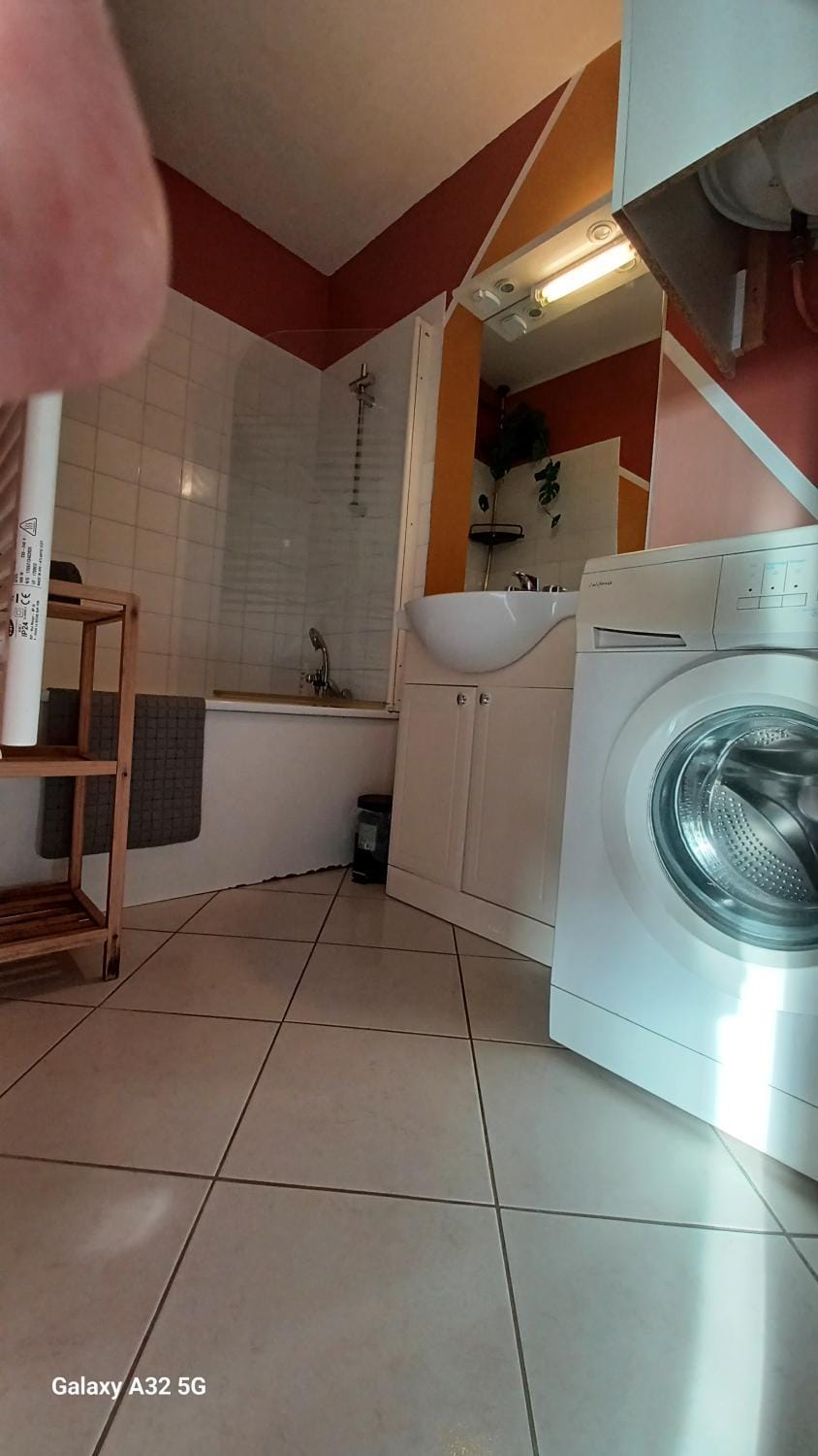 Bathroom, washing machine