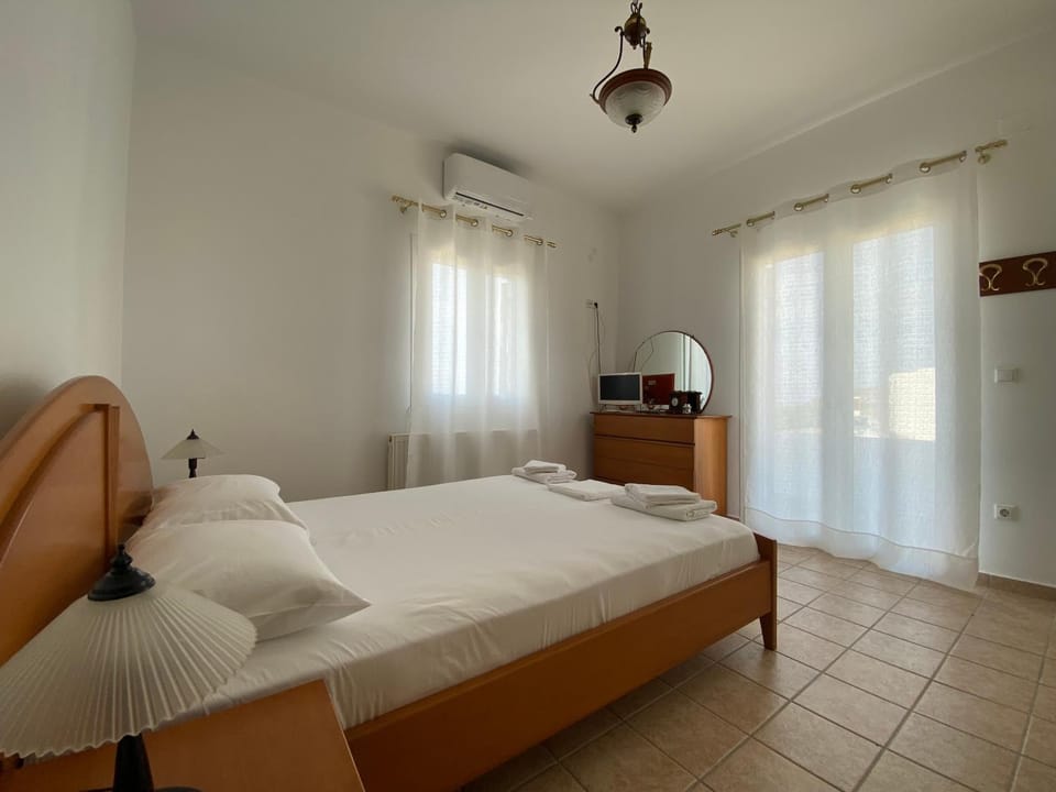 Bed, Photo of the whole room, Bedroom, towels, air conditioner