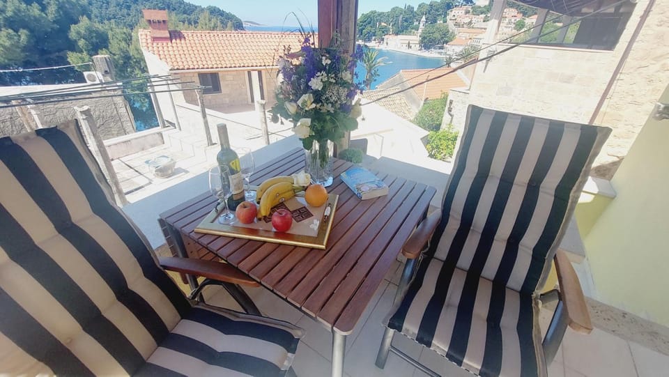 Property building, Balcony/Terrace, Balcony/Terrace, City view, Sea view
