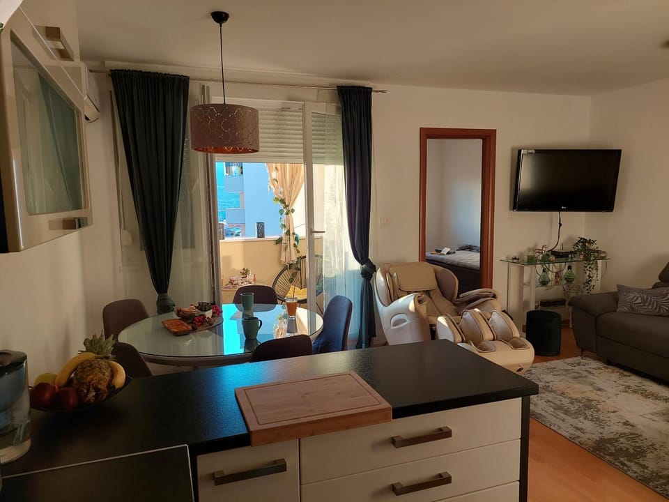Living room, Seating area, Communal kitchen