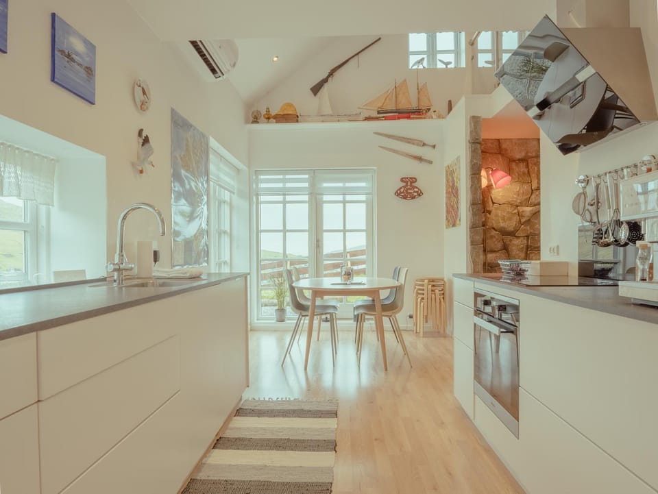 Kitchen or kitchenette, Dining area, dishwasher, pet friendly, kitchen