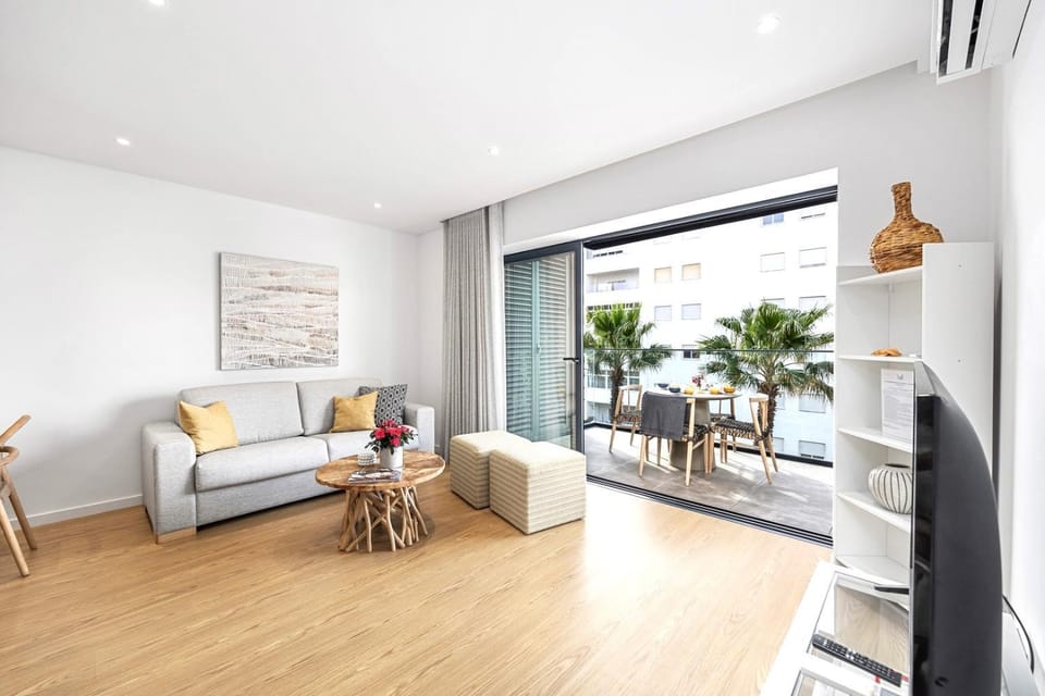 TV and multimedia, Balcony/Terrace, Living room, Seating area, Evening entertainment