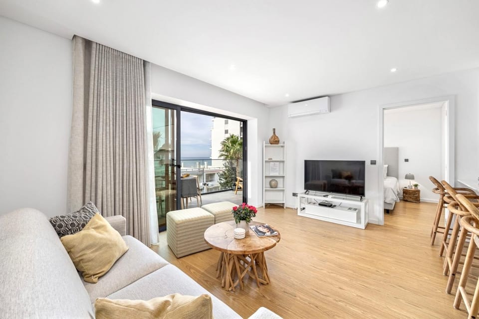 TV and multimedia, Balcony/Terrace, Living room, Seating area, Evening entertainment, Sea view