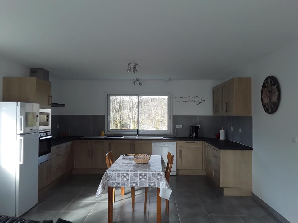 Dining area, dishwasher, oven, stove