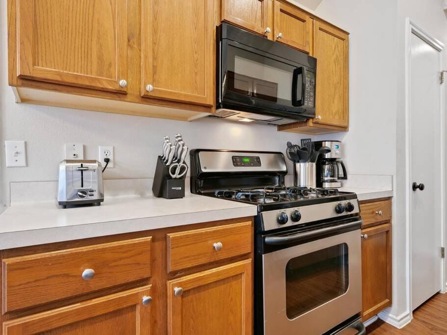 Cozy Getaway, Minutes from Austin! House in Round Rock