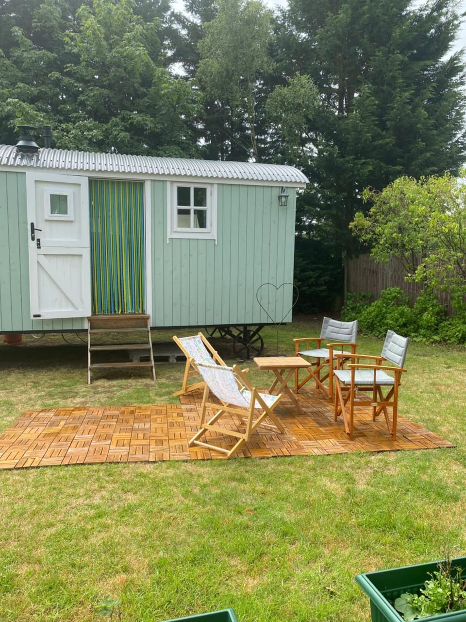 Jasmine The Shepherd Hut Campground/ 
RV Resort in England