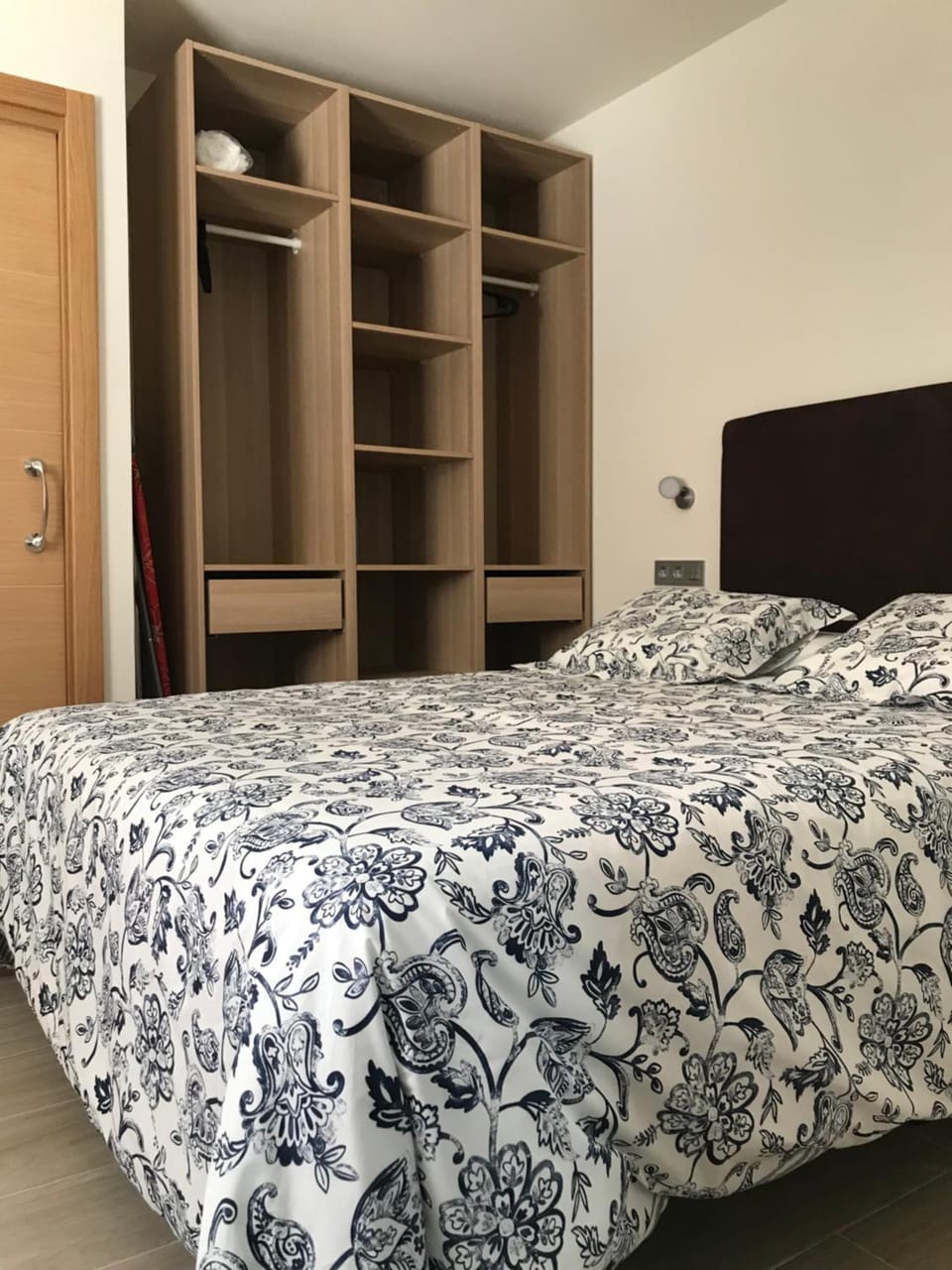 Bed, Photo of the whole room, wardrobe
