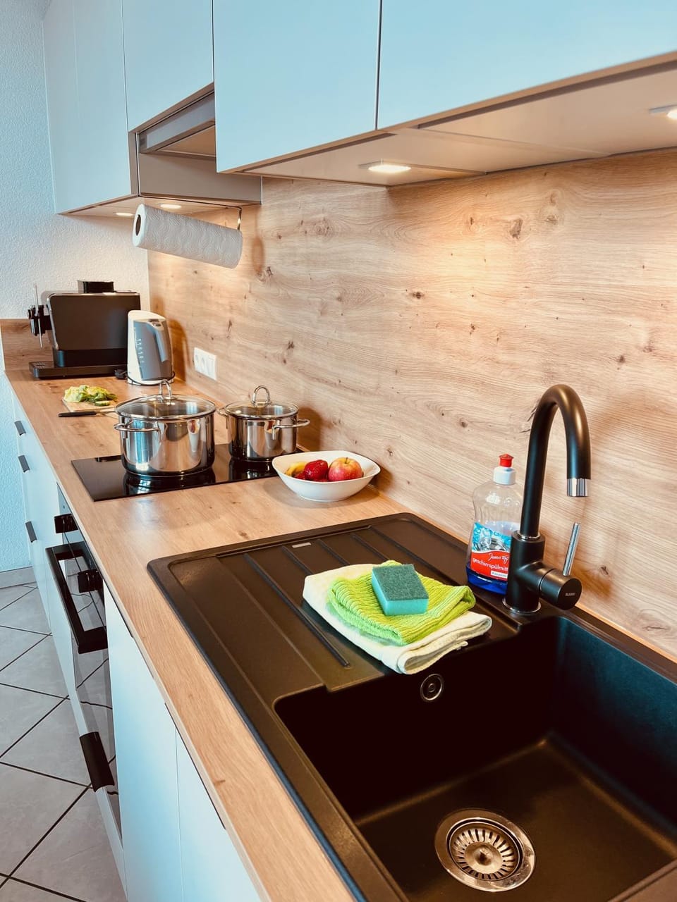 Kitchen or kitchenette, pet friendly, stove, toaster