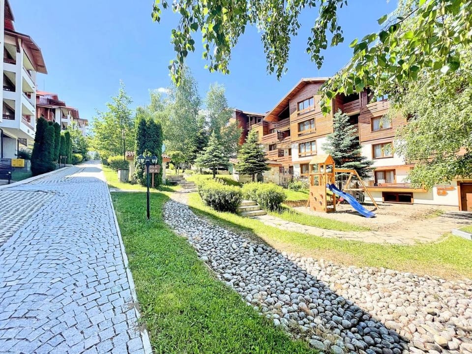 Property building, Spring, Garden, Garden view