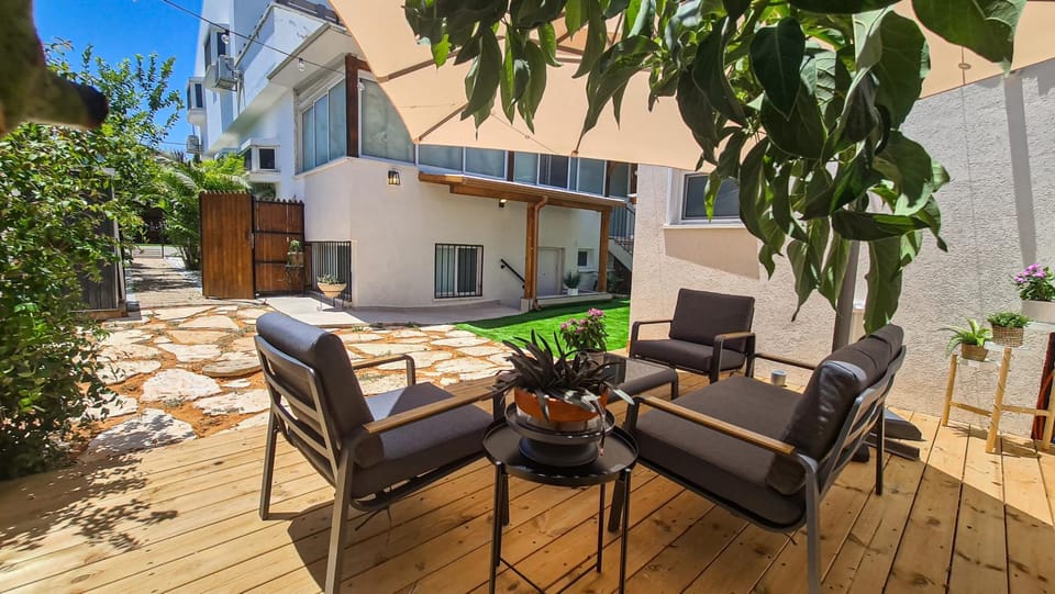 Garden, Garden, Balcony/Terrace, Seating area
