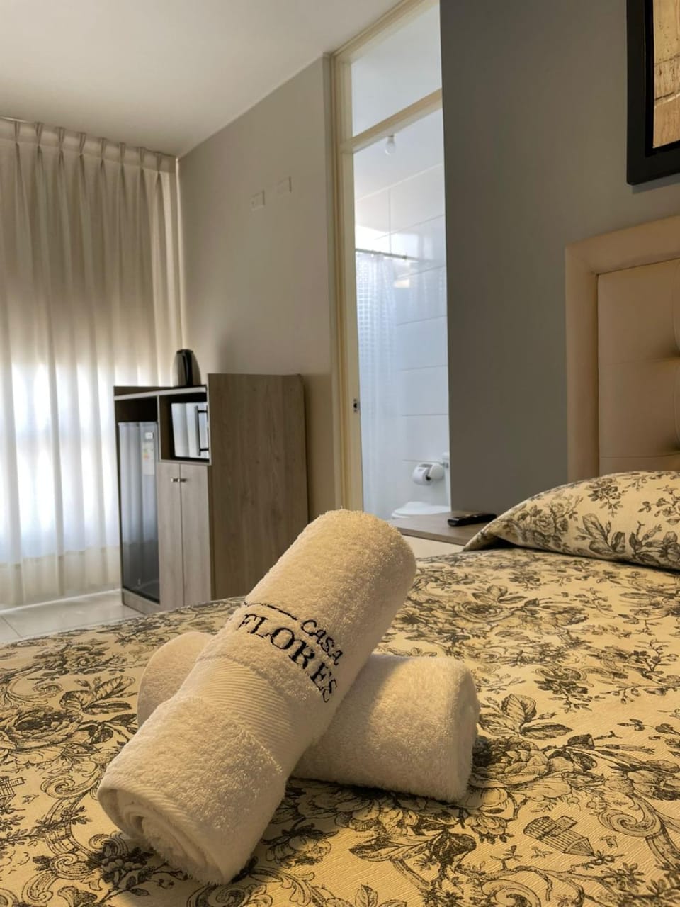 Bedroom, towels