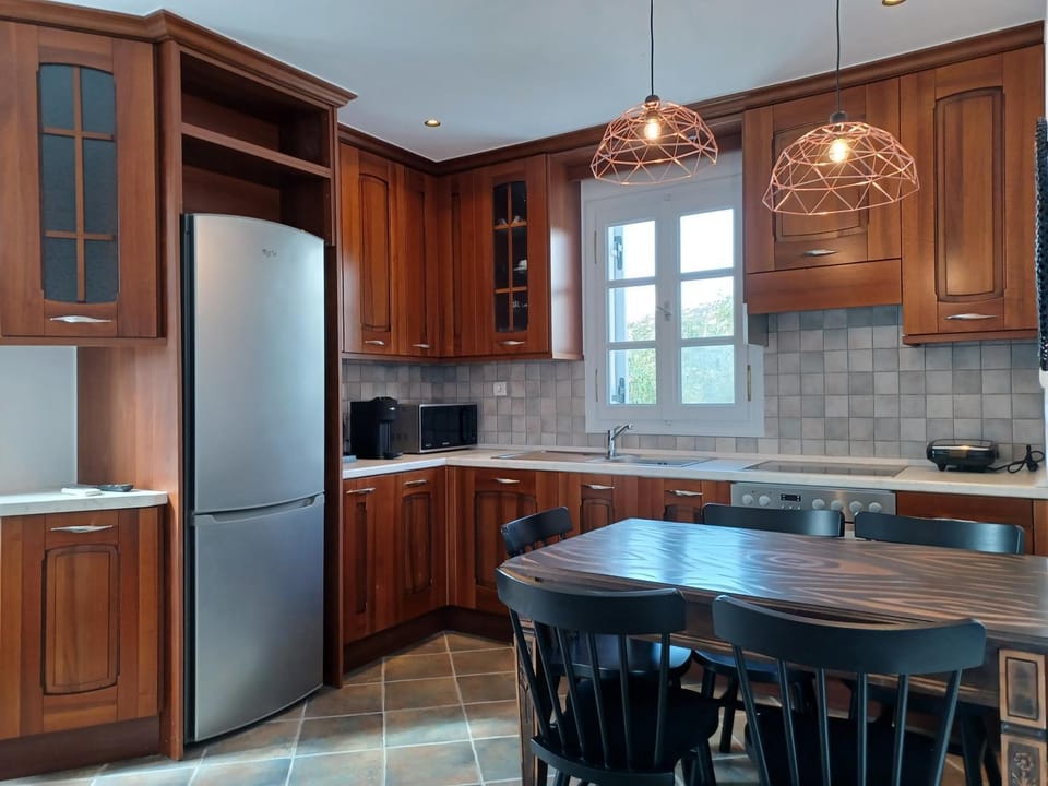 Dining area, kitchen