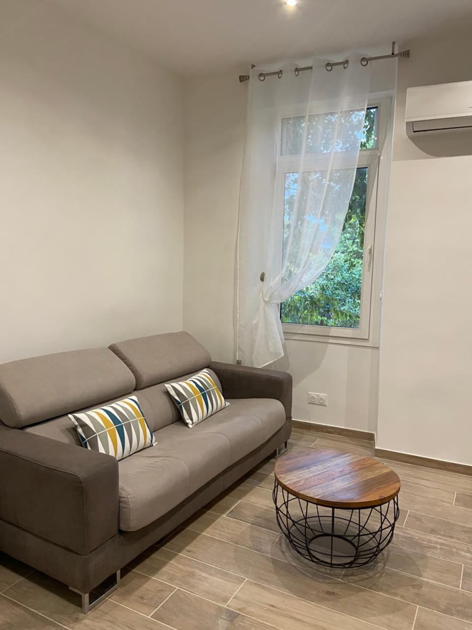 Living room, air conditioner