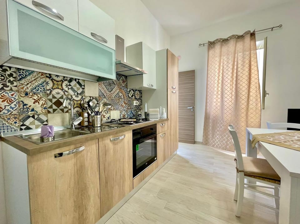 TV and multimedia, Dining area, oven, stove