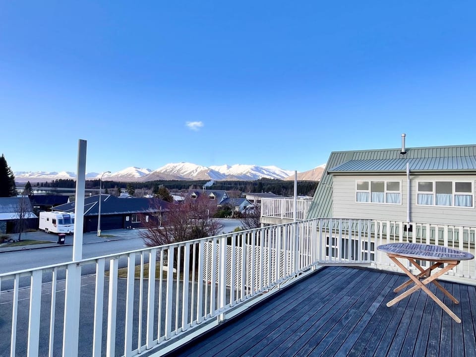 Patio, Lake view, Mountain view, Location