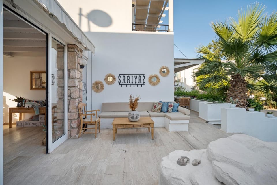 Patio, Day, Balcony/Terrace, Seating area