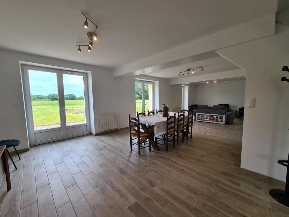 Maison tranquille avec jardin, proche Châteauroux, 4 ch., 3 sdb, terrasse, barbecue, parking - FR-1-591-358 House in Centre-Val de Loire
