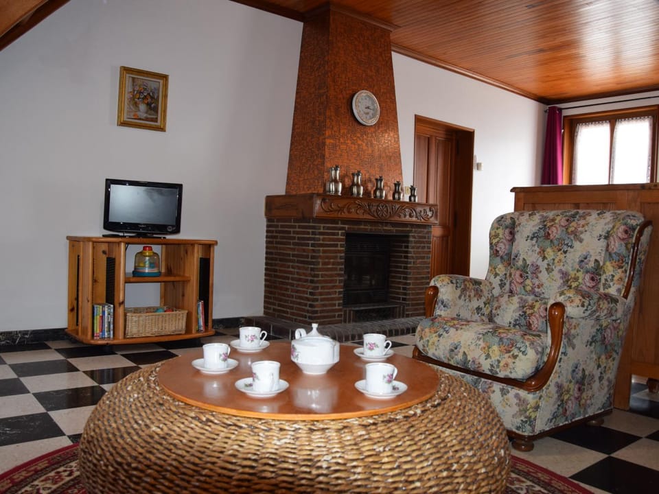 Maison spacieuse avec jardin, BBQ, table de ping-pong, proche commerces, pour 9 personnes et bébés - FR-1-581-96 House in Centre-Val de Loire