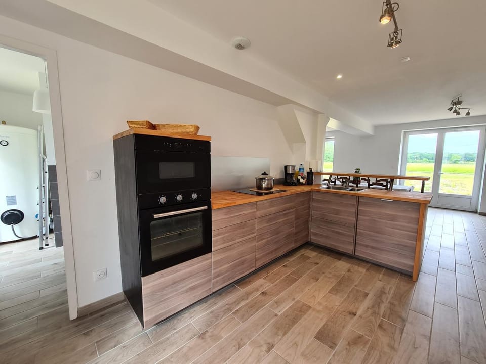 Maison calme avec jardin et terrasse, proche Châteauroux, 3 chambres, 3 salles de bain, parking inclus - FR-1-591-359 House in Centre-Val de Loire