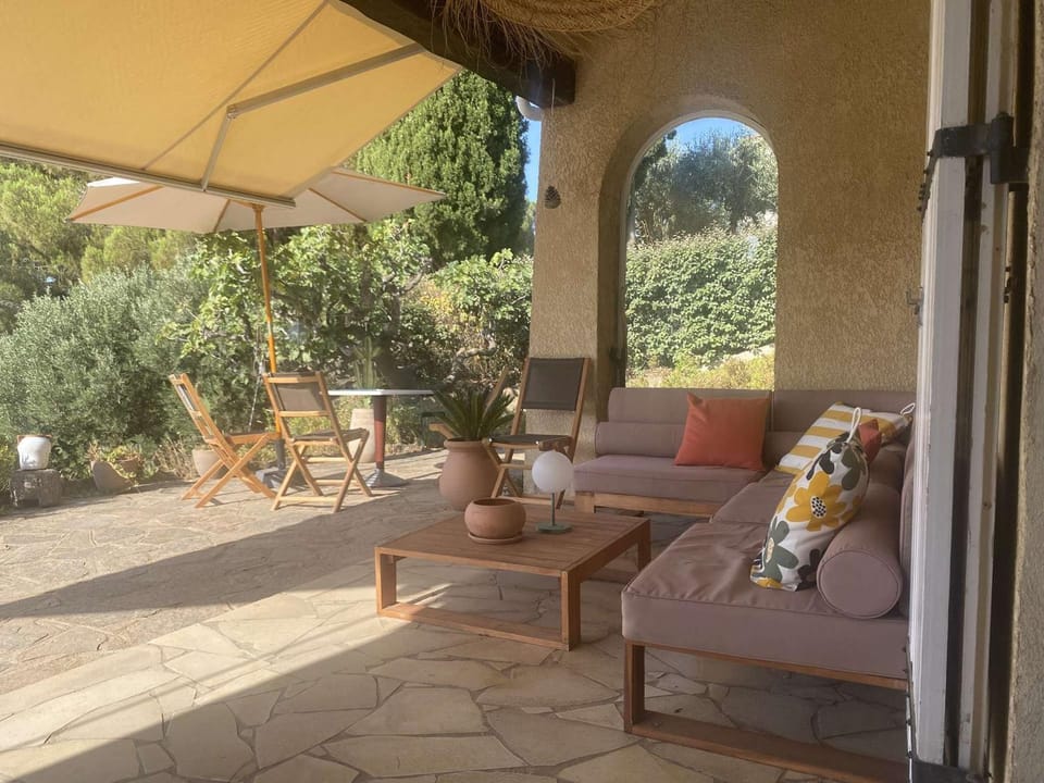 Charmante villa vue mer calme au Lavandou - FR-1-308-145 House in Le Lavandou