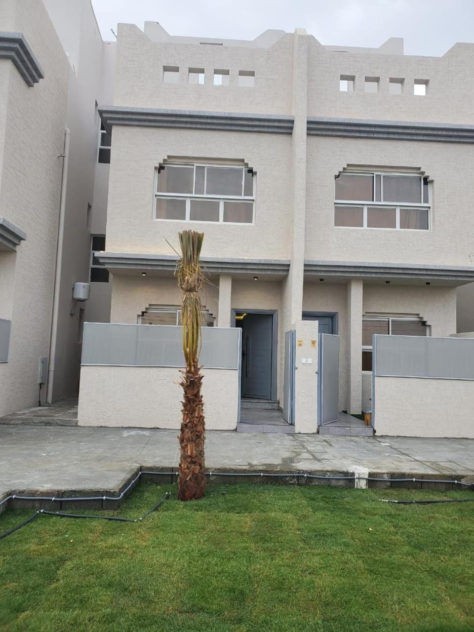 Property building, Facade/entrance, Garden