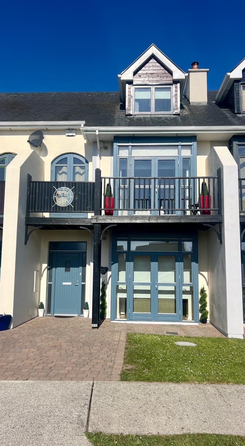 Shannonside - Stylish 5 Bed Marina home & 40ft mooring House in Longford