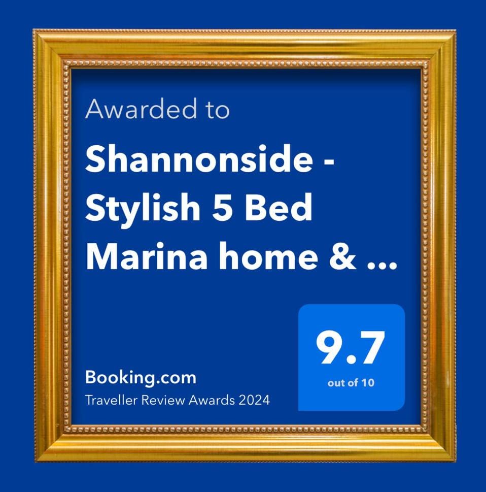 Shannonside - Stylish 5 Bed Marina home & 40ft mooring House in Longford