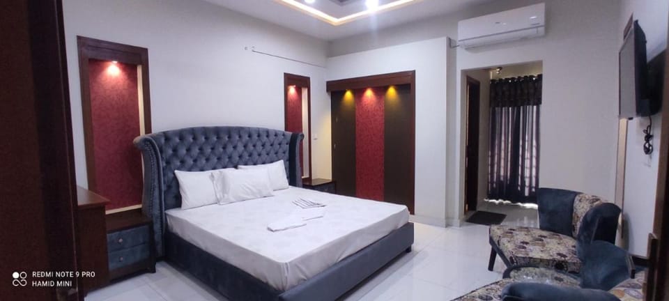 Photo of the whole room, Bedroom, air conditioner