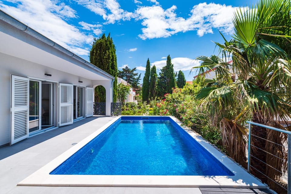 Day, Swimming pool, Swimming pool