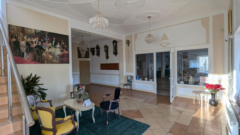 Living room, Seating area