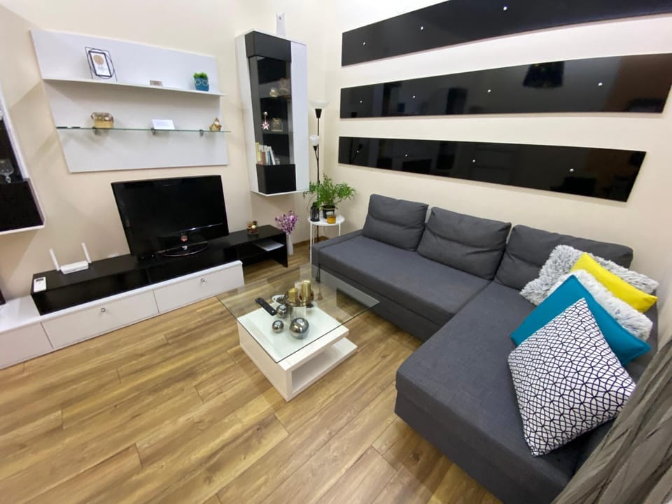 Communal lounge/ TV room, TV and multimedia, Living room, Seating area